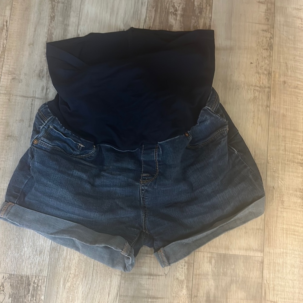 Maternity shorts